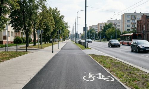 Postępy prac przy budowie drogi rowerowej wzdłuż ul. Dąbrowskiego